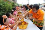 รดน้ำขอพรเนื่องในเทศกาลวันสงกรานต์ พ.ศ.2559...